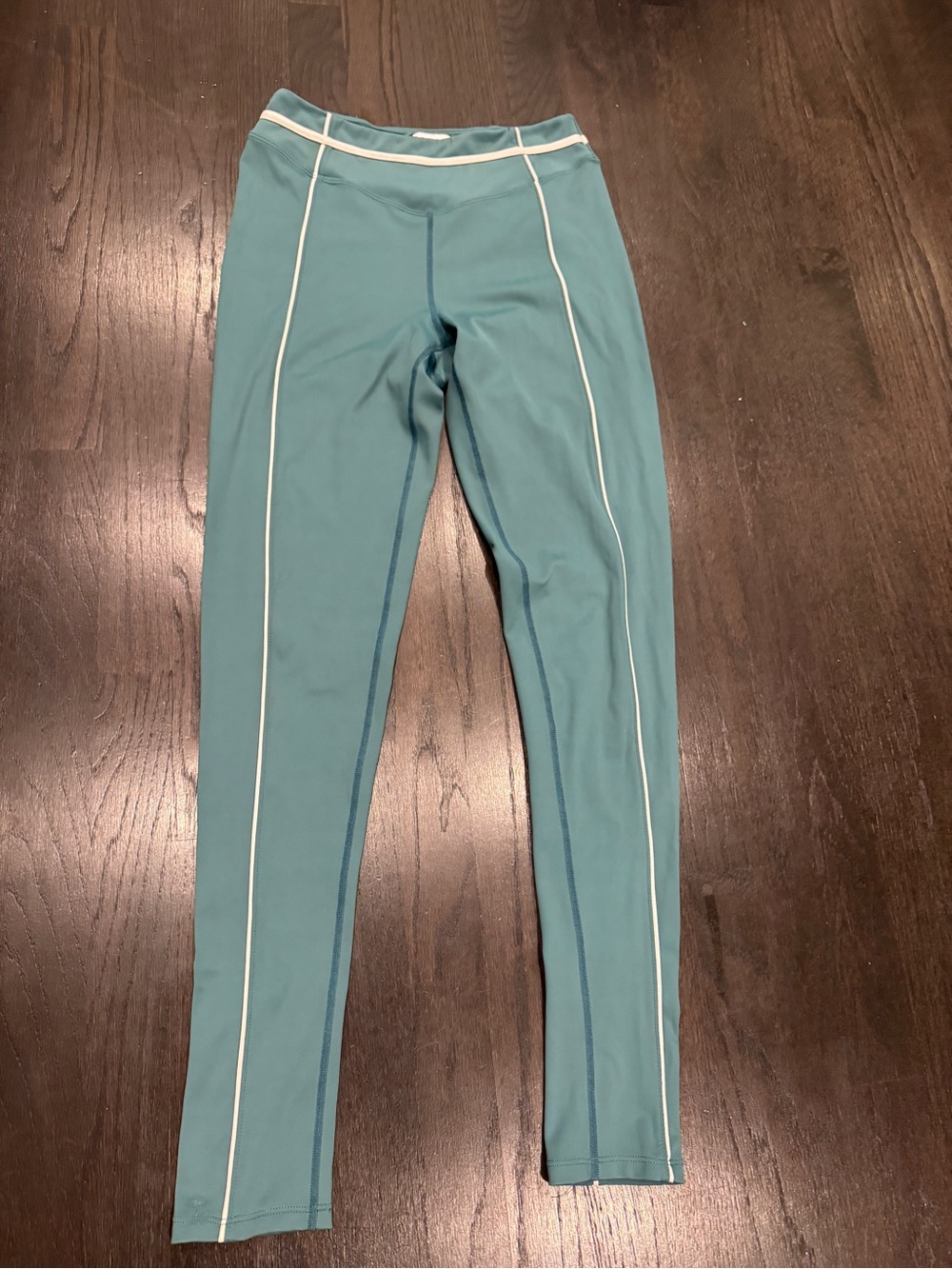 YLLW the label green Active Leggings with white contrast piping